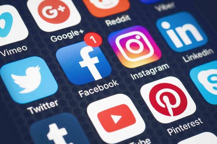 573033001 featured image Social media app icons displayed on a smartphone screen