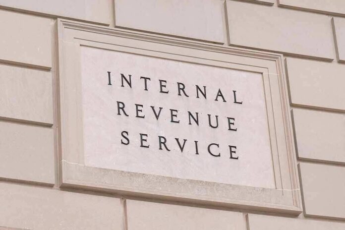 shutterstock_1055588426 Internal Revenue Service building sign on a stone wall
