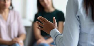 Speaker gesturing during a small group discussion