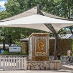 Lunatic DEAD After Jumping into Tiger Pen Dallas Zoo entrance sign under large shade canopy