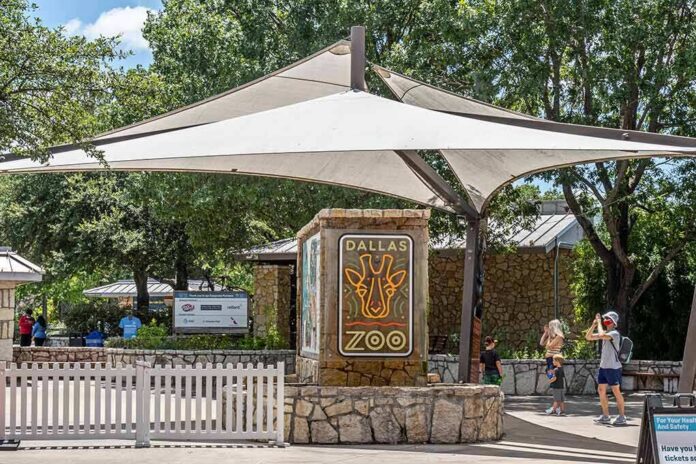 shutterstock_1778934965 Dallas Zoo entrance sign under large shade canopy